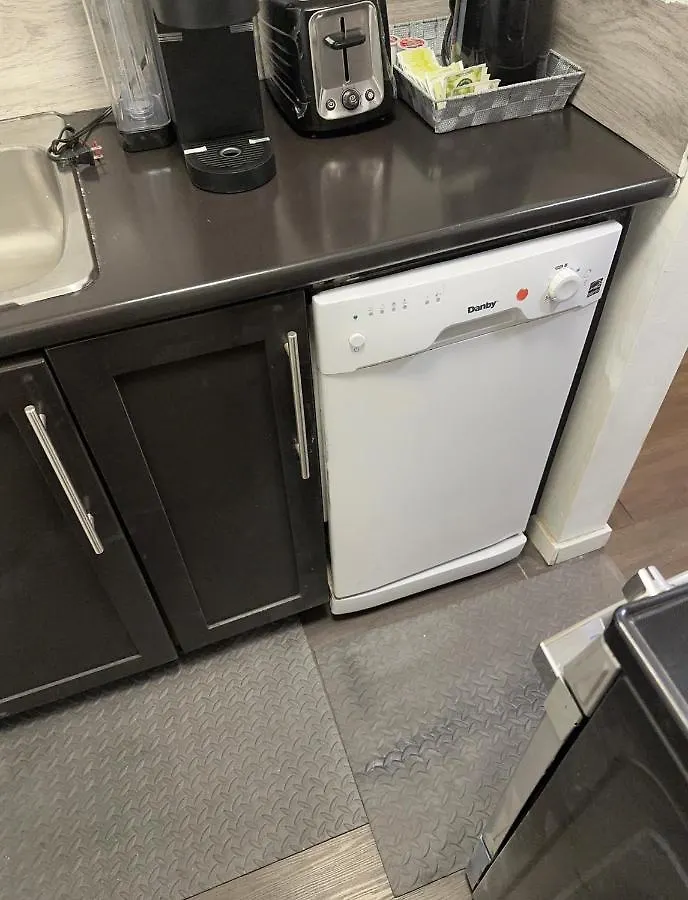 Comfortable 3 Bed Basement Unit Winnipeg Homestay