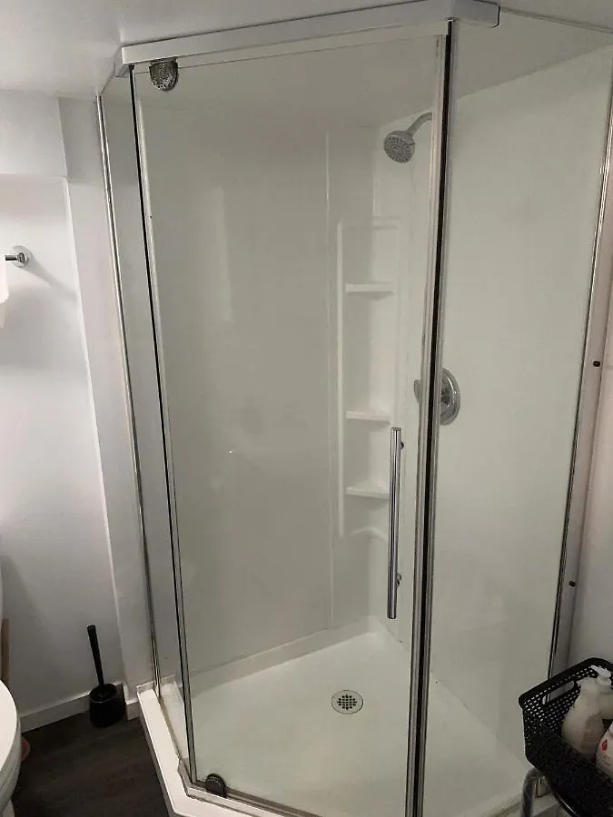 Comfortable 3 Bed Basement Unit Winnipeg Canada