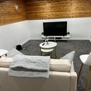Homestay River Park South - 2 Bedroom Basement, Winnipeg