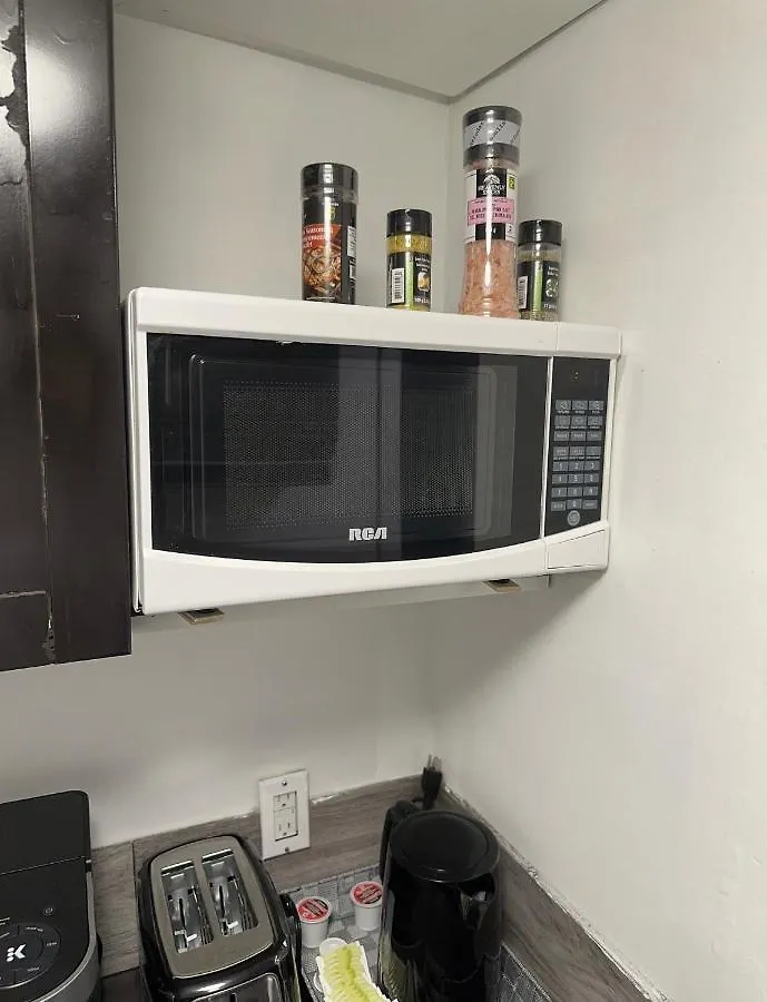 Comfortable 3 Bed Basement Unit Winnipeg 0*,  Canada