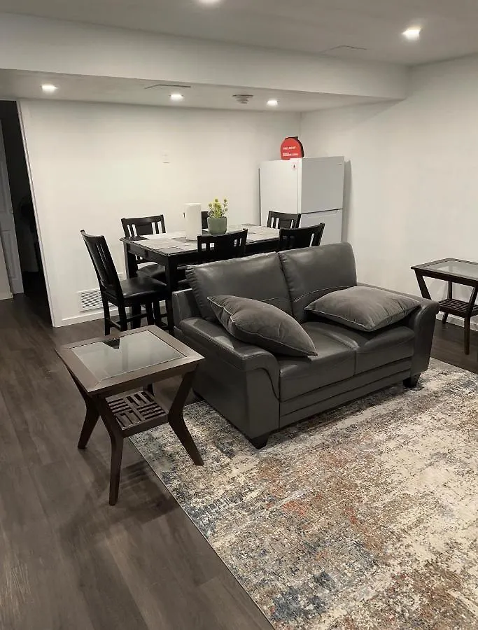 Comfortable 3 Bed Basement Unit Winnipeg 0*,