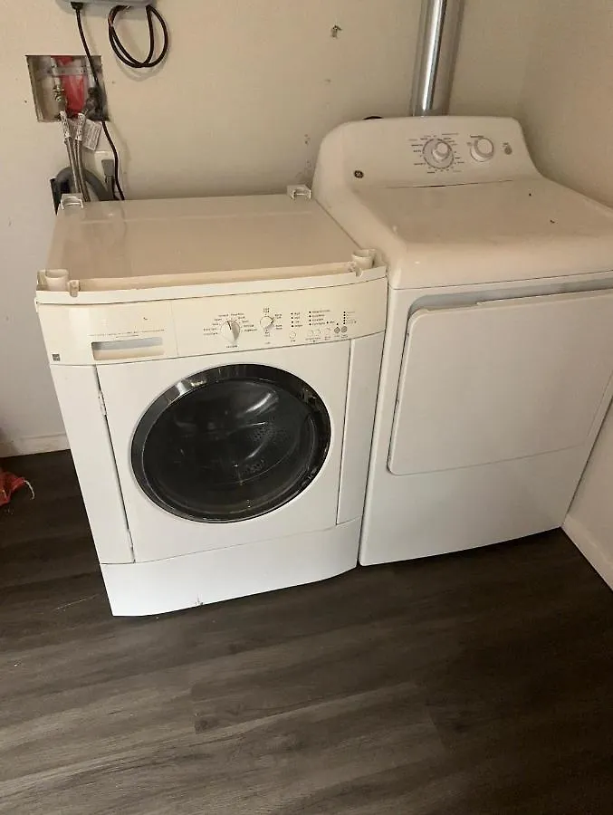 Homestay Comfortable 3 Bed Basement Unit Winnipeg