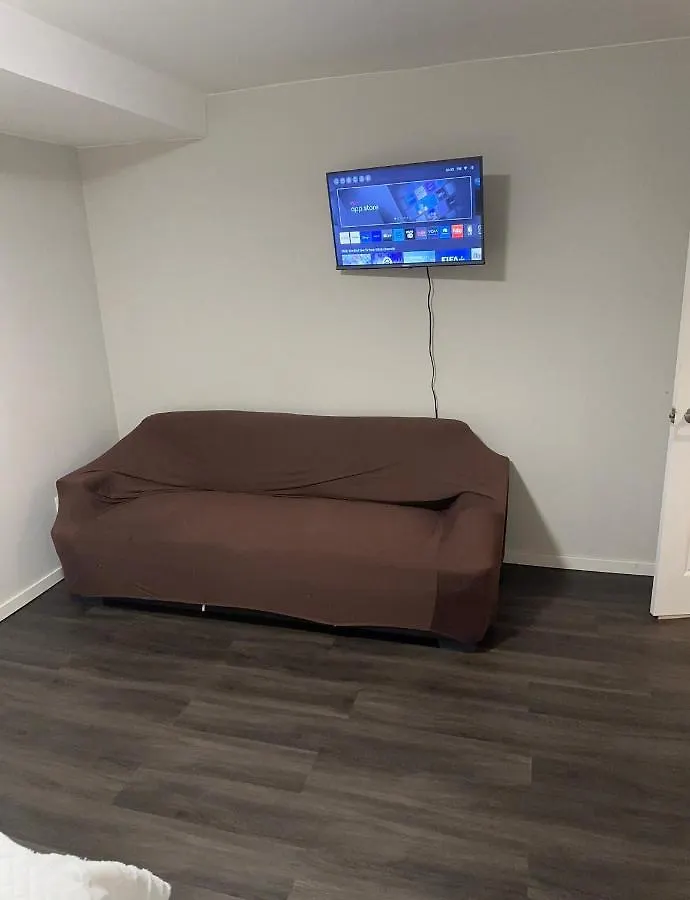 Comfortable 3 Bed Basement Unit Winnipeg Canada