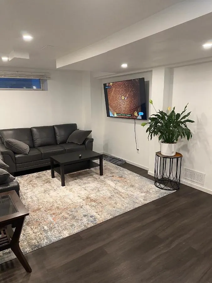 Comfortable 3 Bed Basement Unit Winnipeg 0*,